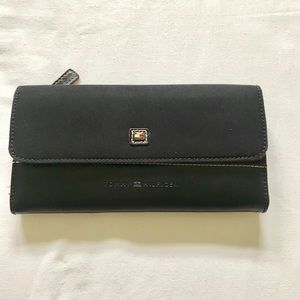 Tommy Hilfiger women wallet